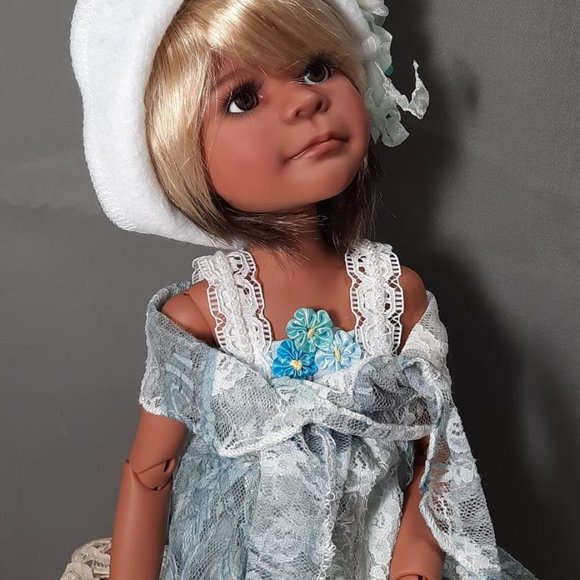 Painted lace set for 18" similar dolls - Picture 3 of 6